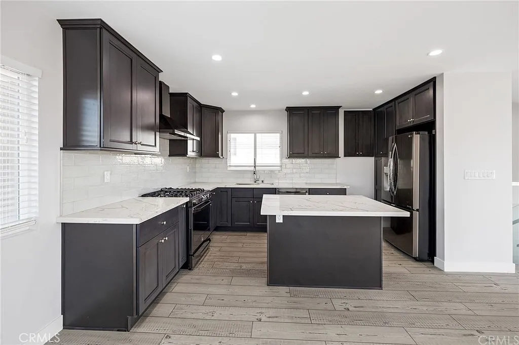 4 bed, 3.5 bath, 1880 sqft, $7,000 — Photo 3