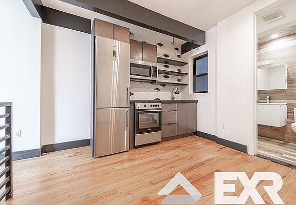 2nd image of 283 Irving Ave #1R