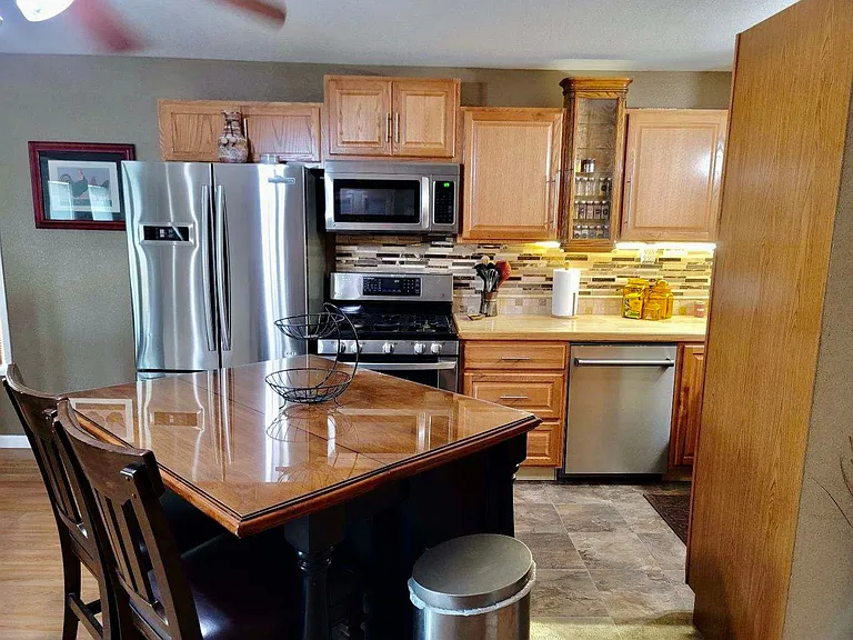4616 Peck Dr — Photo 2