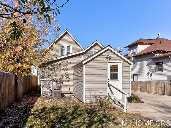 5th image of 46 E 18th St
