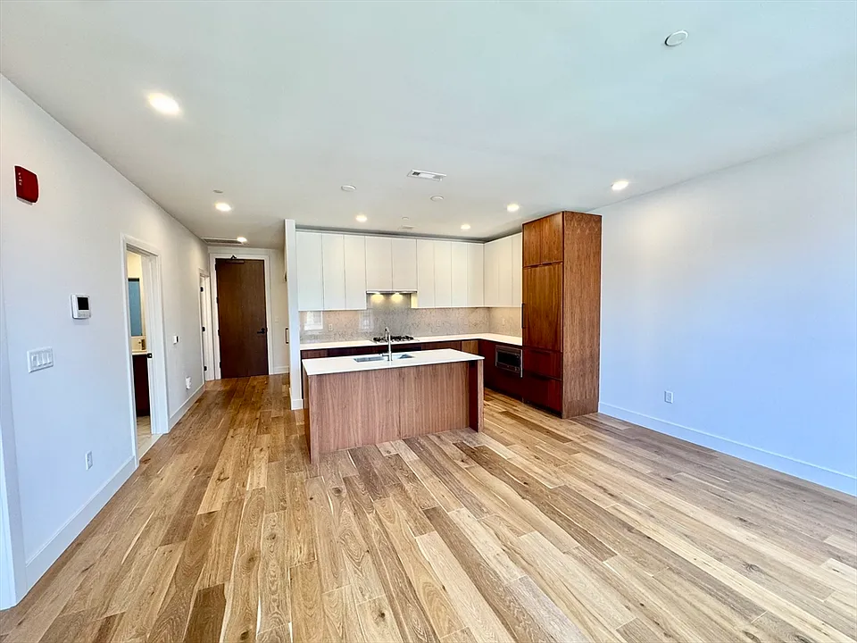 566 Columbus Ave #406