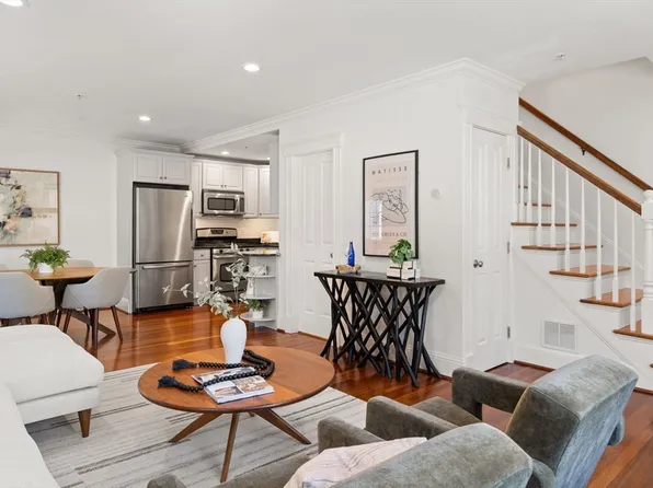 39 Oak St #39B, Somerville, MA 02143