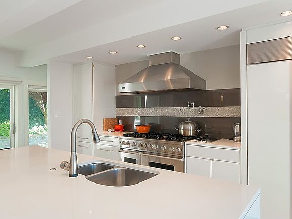 5th image of 6175 Nelson Ave