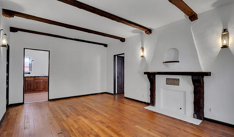 2270 N Beachwood Dr #2 — Photo 2