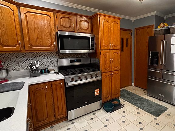 5th image of 1125 Windcrest Acres