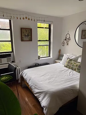 Rented by Weinstein Realty Group | media 10