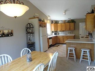 4th image of 206 Bishop Dr