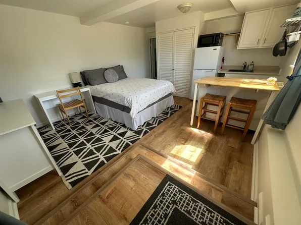 2424 Myrtle St, Honolulu, HI 96816