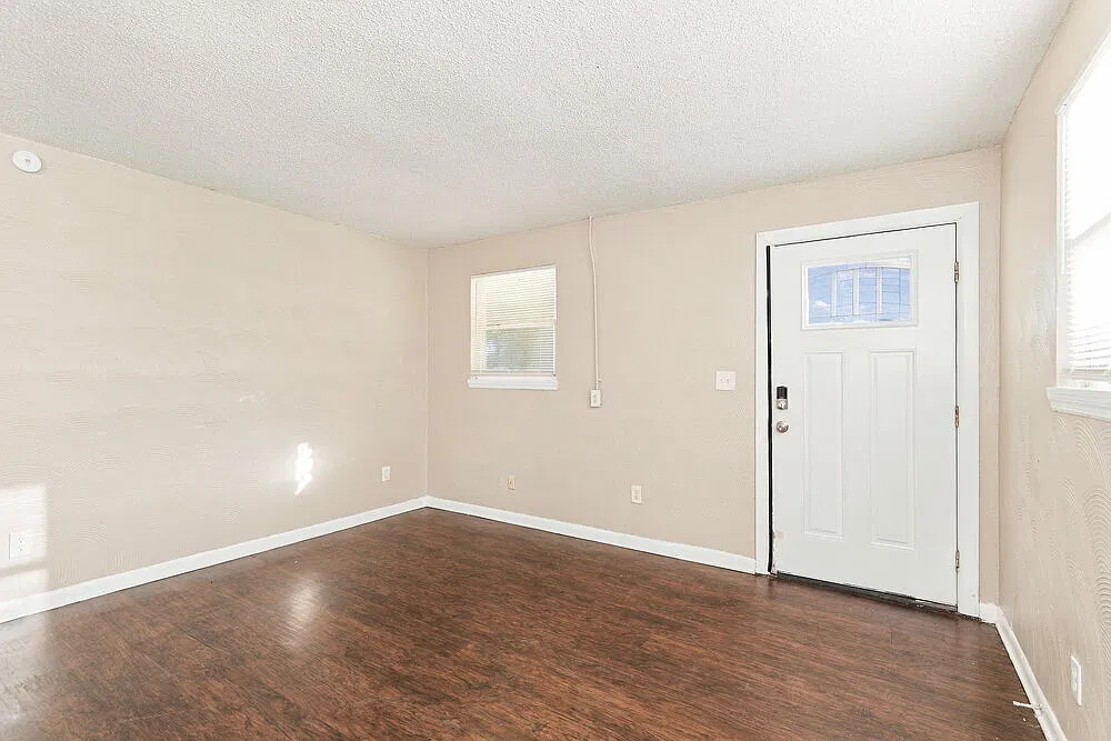 4 bed, 1.0 bath, 1107 sqft, $1,255 — Photo 4