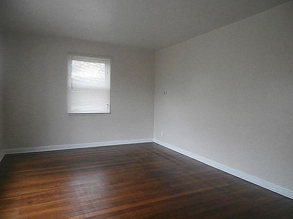 5th image of 956 Sherwood Dr