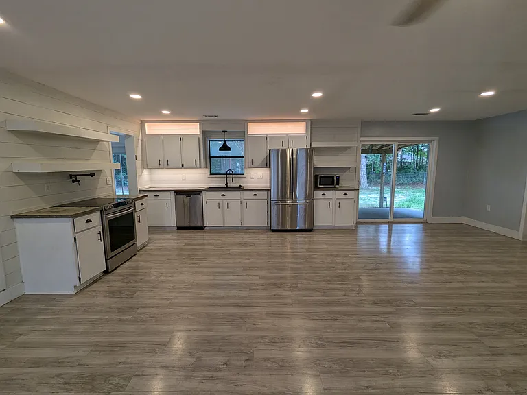 600 Thornwood Way — Photo 3