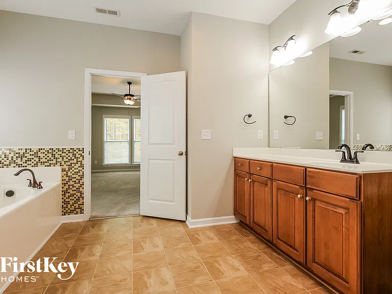 242 Mayfield Dr — Photo 12