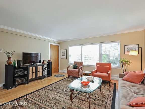 2nd image of 808 Oakton St APT 1