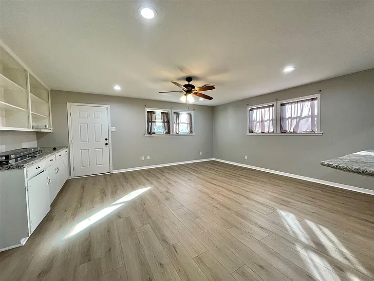 817 N Valderas St — Photo 14