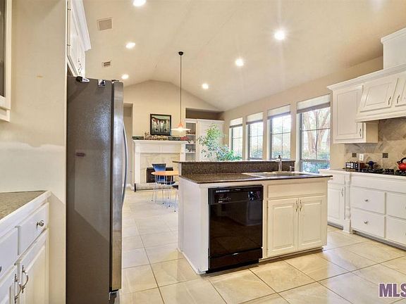 5th image of 3526 Bon Sejour Ave