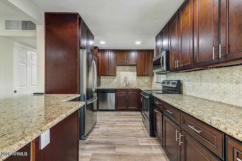 3 bed, 2.0 bath, 1172 sqft, $2,850 — Photo 4