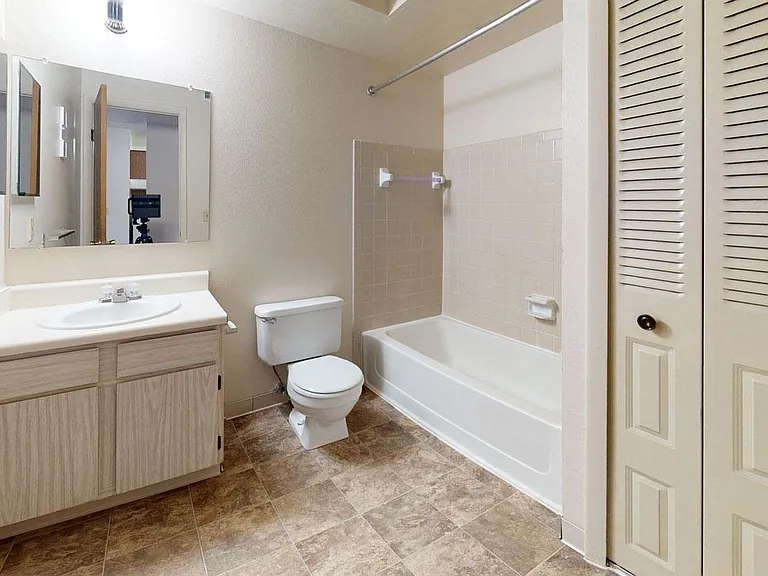 Walnut Trail Apartments — Photo 42