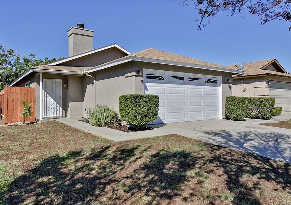 1st image of 2848 N Acacia Ave