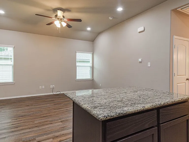 15627 Sycamore Dr — Photo 8