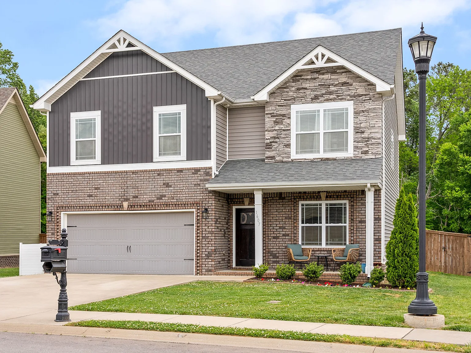 4 bed, 2.5 bath, 2214 sqft, $2,500 — Photo 3