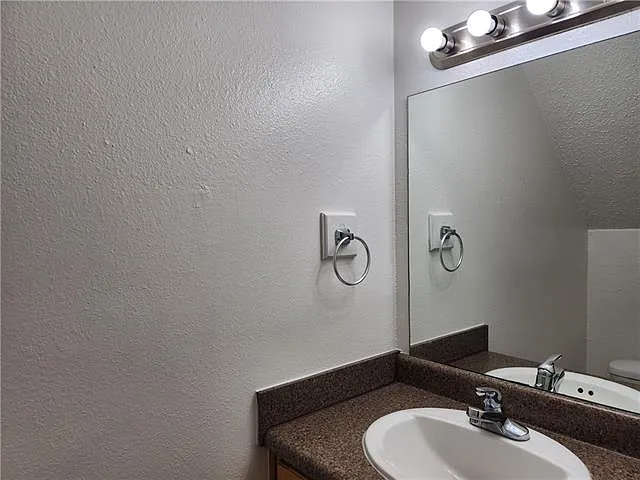 44 Carriage Ln #D — Photo 6