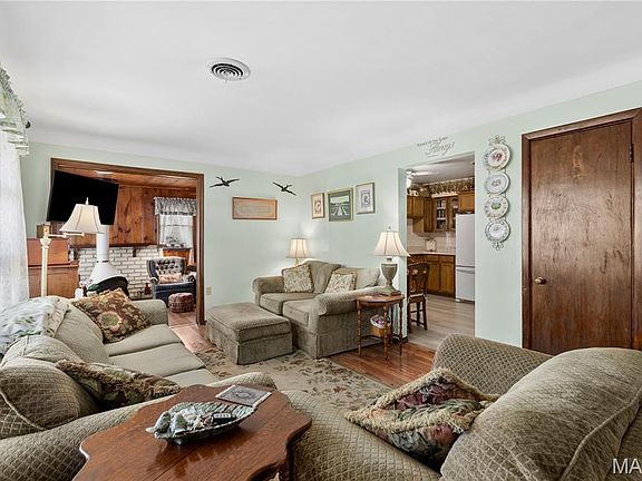 4th image of 14 Elwood Ct