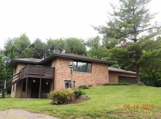 12294 County Line Rd, Roscoe, IL 61073