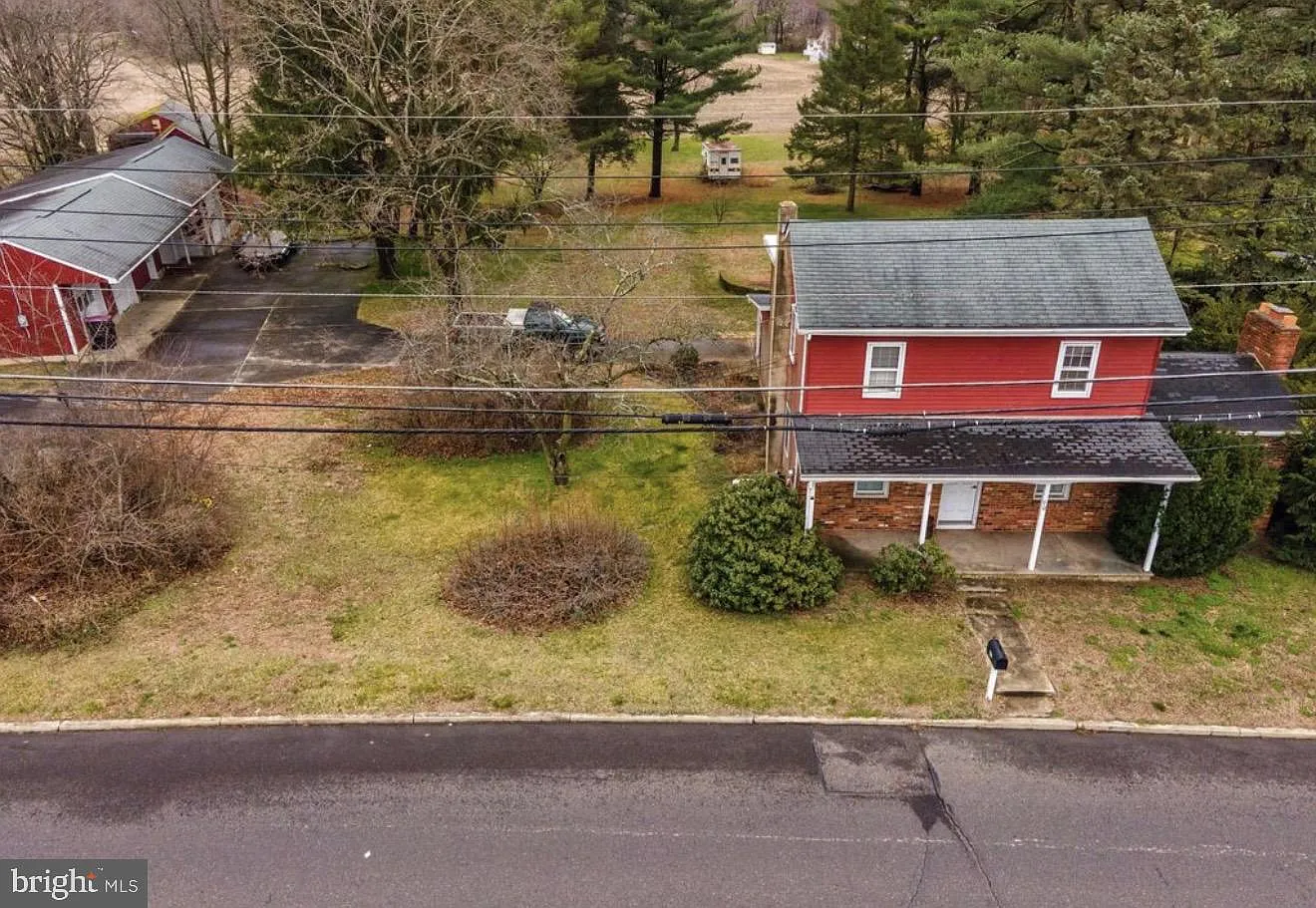 3 bed, 1.0 bath, 1716 sqft, $2,250 — Photo 3