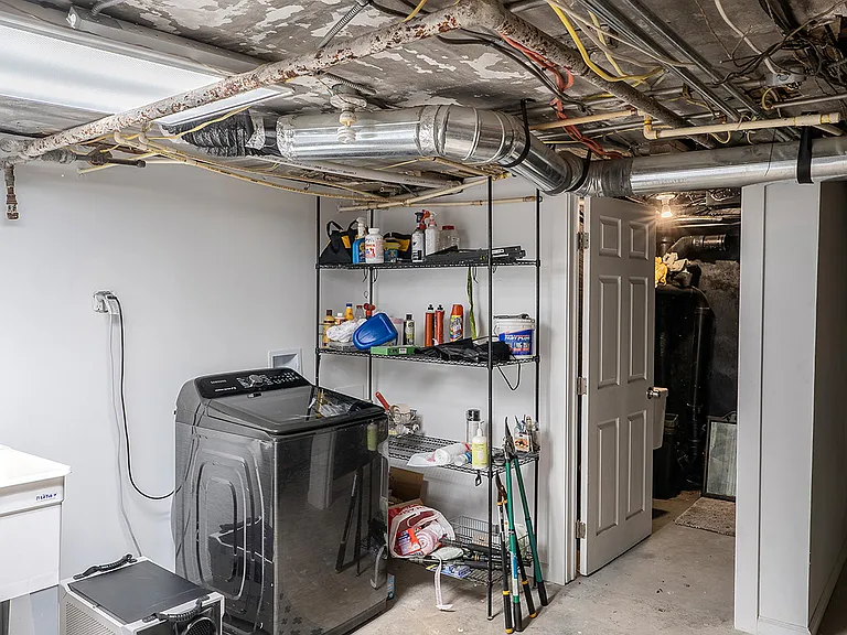 2222 Linden Ave — Photo 45