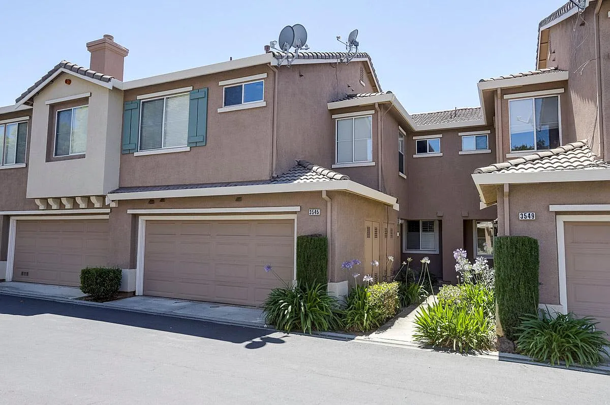 3545 Jasmine Cir photo 1