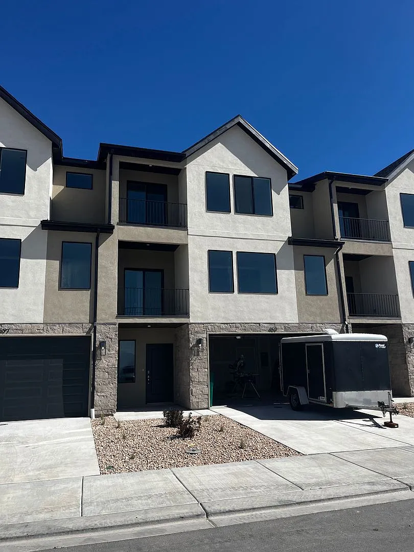 Brand New Home with a Gorgeous View — Photo 1