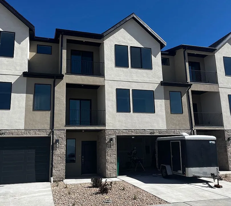 403 E Levengrove Dr