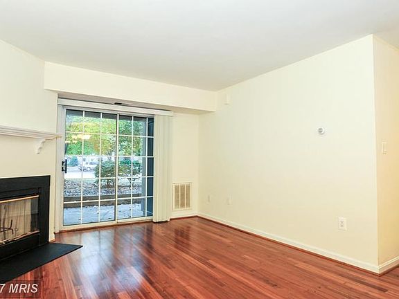 3rd image of 6910 Victoria Dr Suite C