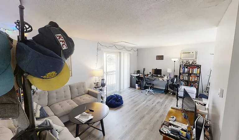 1302 W Huron St — Photo 2