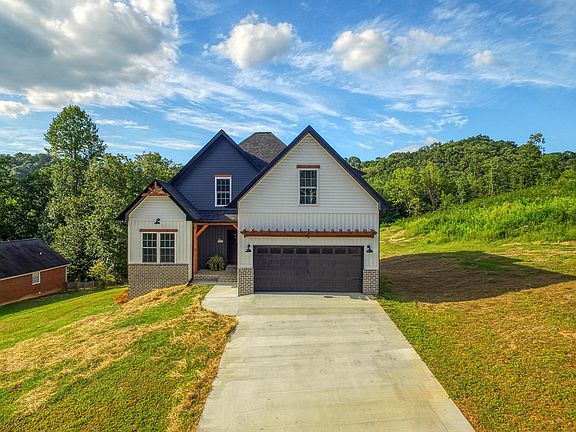 2nd image of 2047 Scenic Pointe Pl