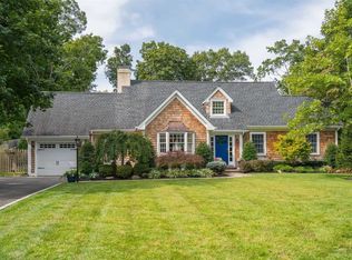 86 La Rue Dr, Huntington, NY 11743