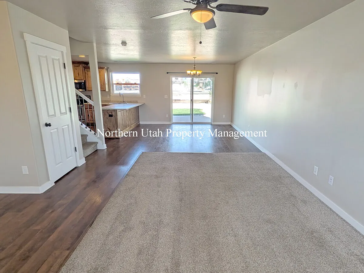 5 bed, 2.5 bath, $2,500 — Photo 2