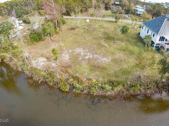 3rd image of 3528 Suzanne Dr