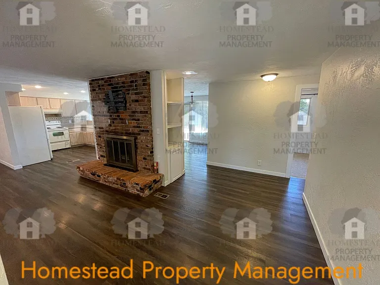 130 Cottonwood Ct — Photo 3