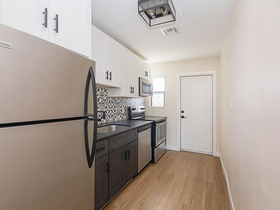 4th image of 511 E Mariposa St #4