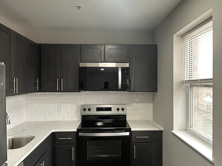 Austin Manor Apartments — Photo 32