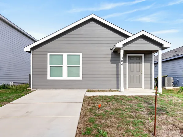 304 Alligator Crk, Seguin, TX 78155