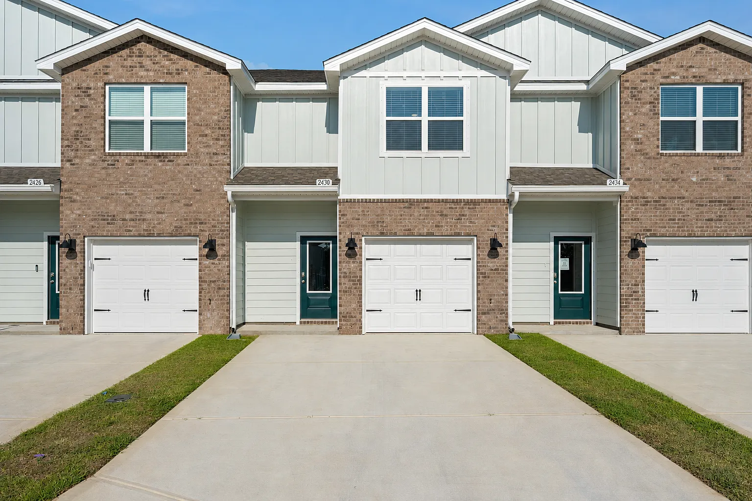 2430 Cliff Hollow Cir - 1 — Photo 2