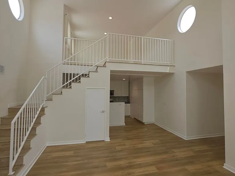 2050 S Bentley Ave — Photo 25
