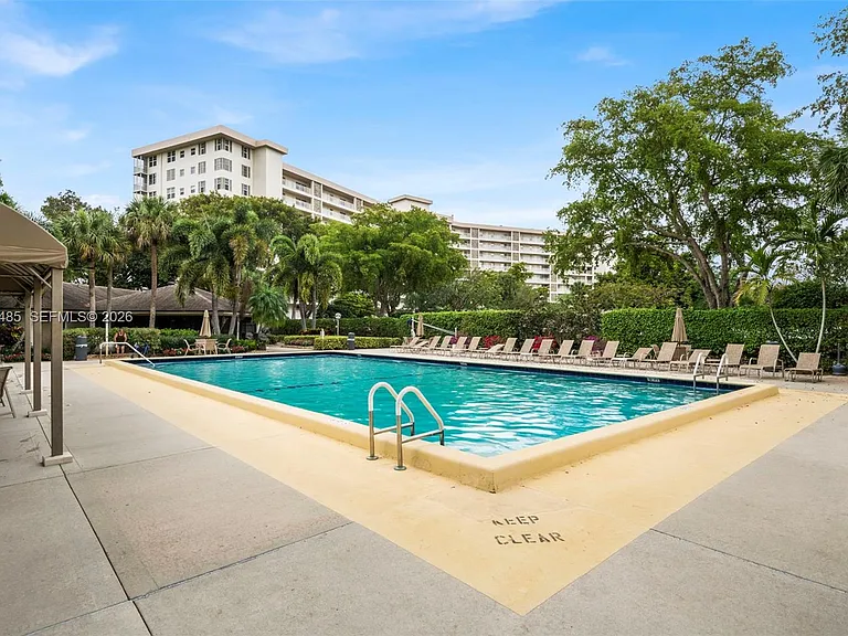 3050 N Palm Aire Dr #501 — Photo 26