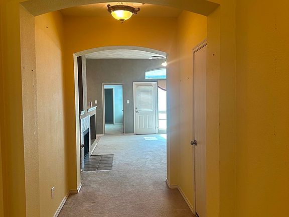 4th image of 301 Admiral Dr