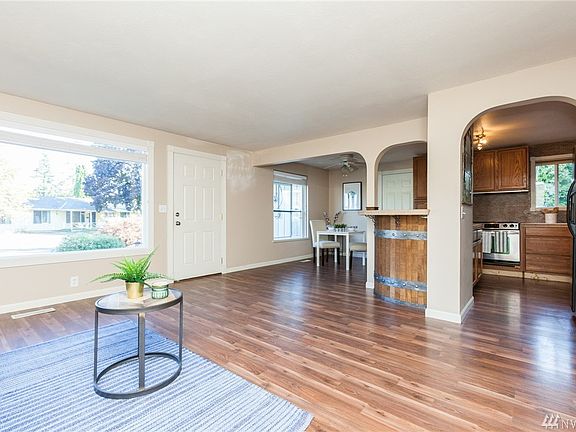4th image of 1030 20th St SE