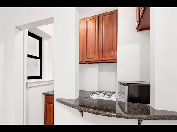 317 East 18th Street image 2 of 4
