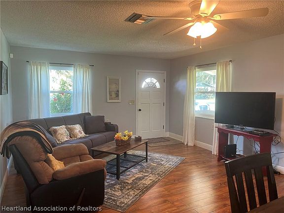 2nd image of 805 Killarney Dr