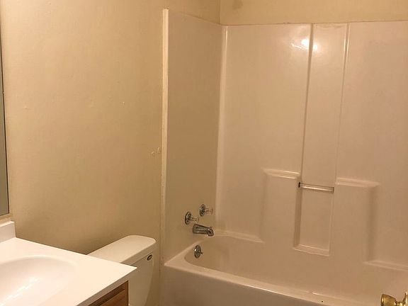 5th image of 804 N McLemore Ave